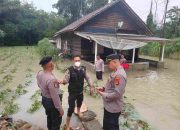 Kapolres Tulang Bawang Barat, Cek Langsung Banjir Di Tiyuh Pulung Kencana dan Berikan Pelayanan kesehatan
