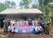 Peduli Sesama, Babinsa Koramil 15/PS Bersama Linkom Bedah RTLH Warga Kurang Mampu