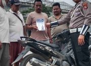 Satlantas Polres Tulang Bawang Barat Bagikan Pamflet dan Brosur Kepada Pengguna Jalan