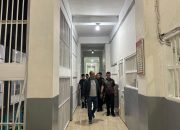 Deteksi Dini Gangguan Keamanan, Kalapas Narkotika Bandar Lampung Pimpin Patroli Malam Blok Hunian WBP