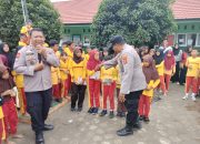 Personel Sat Binmas Tulang Bawang Barat Sosialisasi Kamtibmas ke SDN 20 Tulang Bawang Tengah