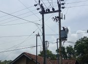 Maraknya Jaringan WiFi Diduga Ilegal di Way Kanan, Kabel Semrawut di Tiang PLN