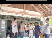 Kapolsek Rebang Tangkas Berikan Bantuan Kepada Korban Yang Rumahnya Tersambar Petir