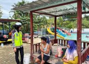 Operasi Lilin Krakatau 2025, Satlantas Polres Way Kanan Sampaikan Himbauan di Objek Wisata