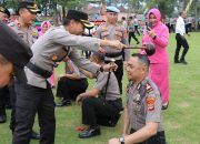 Kapolres Pimpin Upacara Kenaikan Pangkat Personel Polres Lambar