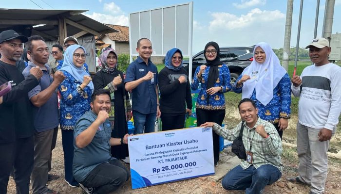 Penyerahan Bantuan Sarana dan Prasarana Klaster Tani Bawang Merah Pajaresuk Perkuat Ketahanan Pangan oleh BRI Kanca Pringsewu