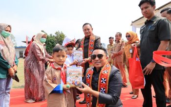 Produksi Kopi Batu Brak Turun hingga 60 Persen, Pemkab Lampung Barat Bagikan Seragam Gratis untuk Pelajar