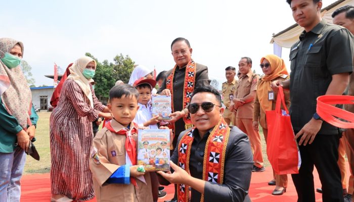 Produksi Kopi Batu Brak Turun hingga 60 Persen, Pemkab Lampung Barat Bagikan Seragam Gratis untuk Pelajar
