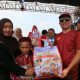 Pemkab Lampung Barat Bagikan 688 Paket Seragam Gratis di Kebun Tebu